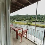 Met Zicht Op De Rivier De Semois En Eigen Balkon アパート *