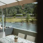 Met Zicht Op De Rivier De Semois En Eigen Balkon アパート