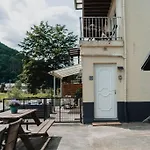 Met Zicht Op De Rivier De Semois En Eigen Balkon ヴレス・シュル・スモワ