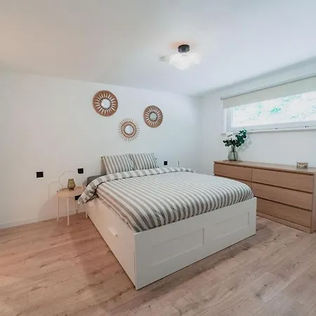Lejlighed Met Zicht Op De Rivier De Semois En Eigen Balkon *