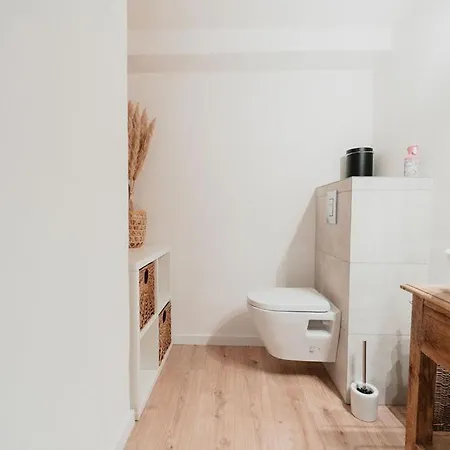 Met Zicht Op De Rivier De Semois En Eigen Balkon *