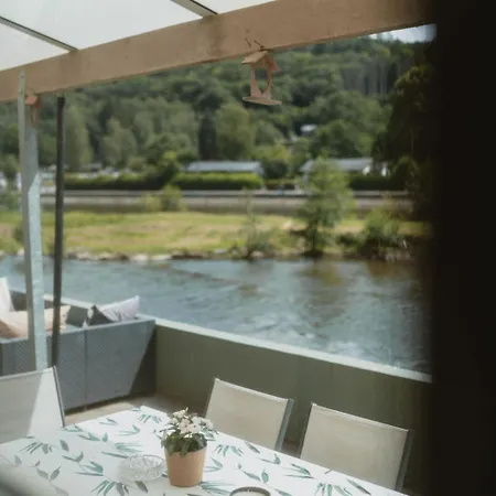 Met Zicht Op De Rivier De Semois En Eigen Balkon Apartmán